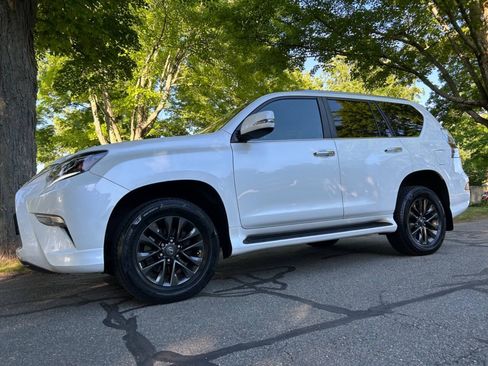 Used 2020 Lexus GX 460 Premium w/ Premium Package AWD/4WD image 25