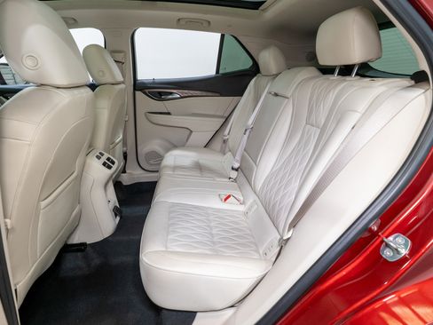 Used 2022 Buick Envision Avenir w/ Technology Package II image 35