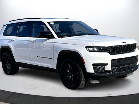 Certified 2022 Jeep Grand Cherokee L Laredo image 2