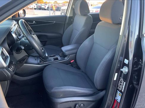Used 2019 Kia Sorento LX w/ LX Convenience Package image 7