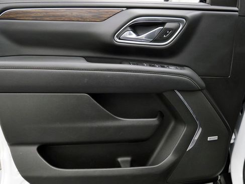 Used 2023 Chevrolet Suburban Premier image 12