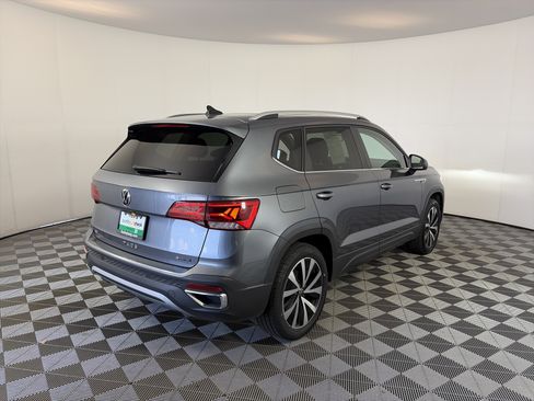 Used 2022 Volkswagen Taos SE FWD image 10