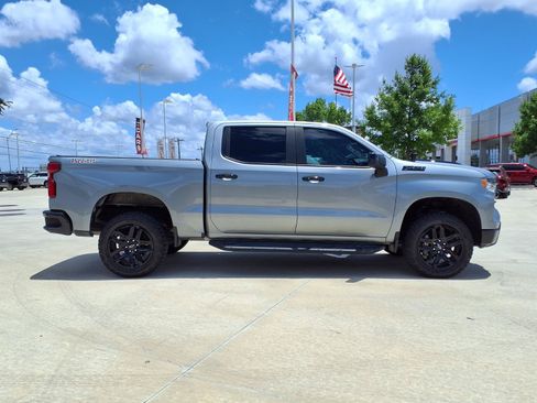 Used 2024 Chevrolet Silverado 1500 LT Trail Boss w/ LPO, Dark Essentials Package AWD/4WD image 4