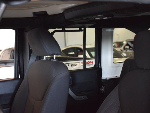 Used 2018 Jeep Wrangler Unlimited Sport S AWD/4WD image 79