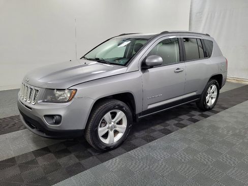 Used 2015 Jeep Compass Latitude AWD/4WD image 2
