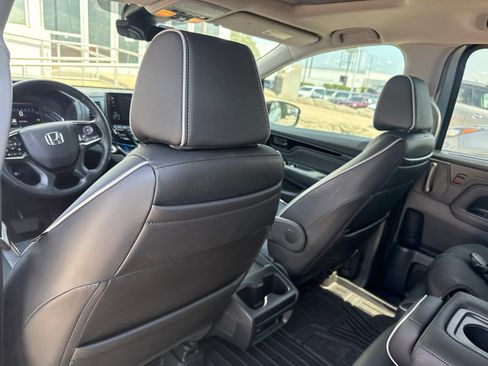Used 2023 Honda Odyssey Elite image 13