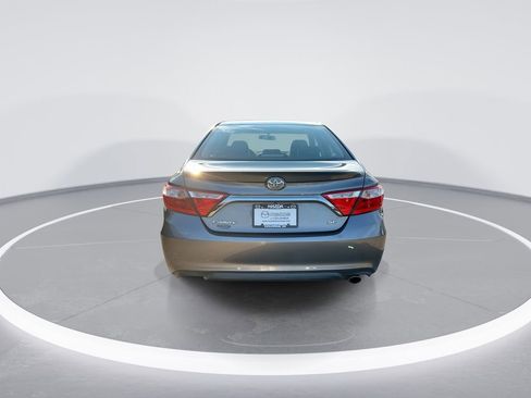 Used 2017 Toyota Camry SE image 7