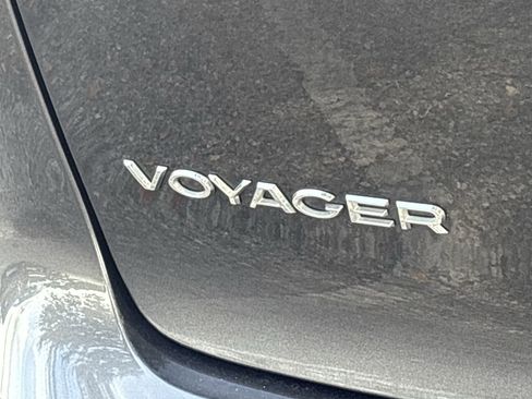 Used 2021 Chrysler Voyager LX image 9