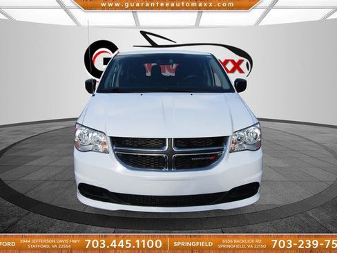 Used 2019 Dodge Grand Caravan SE w/ UConnect Hands-Free Group image 2