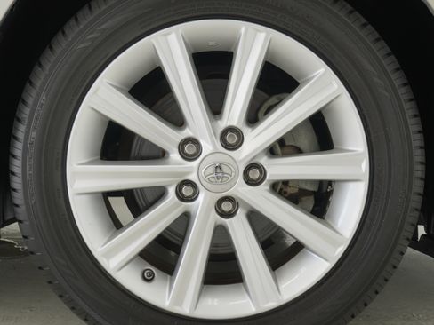 Used 2014 Toyota Camry XLE FWD image 28