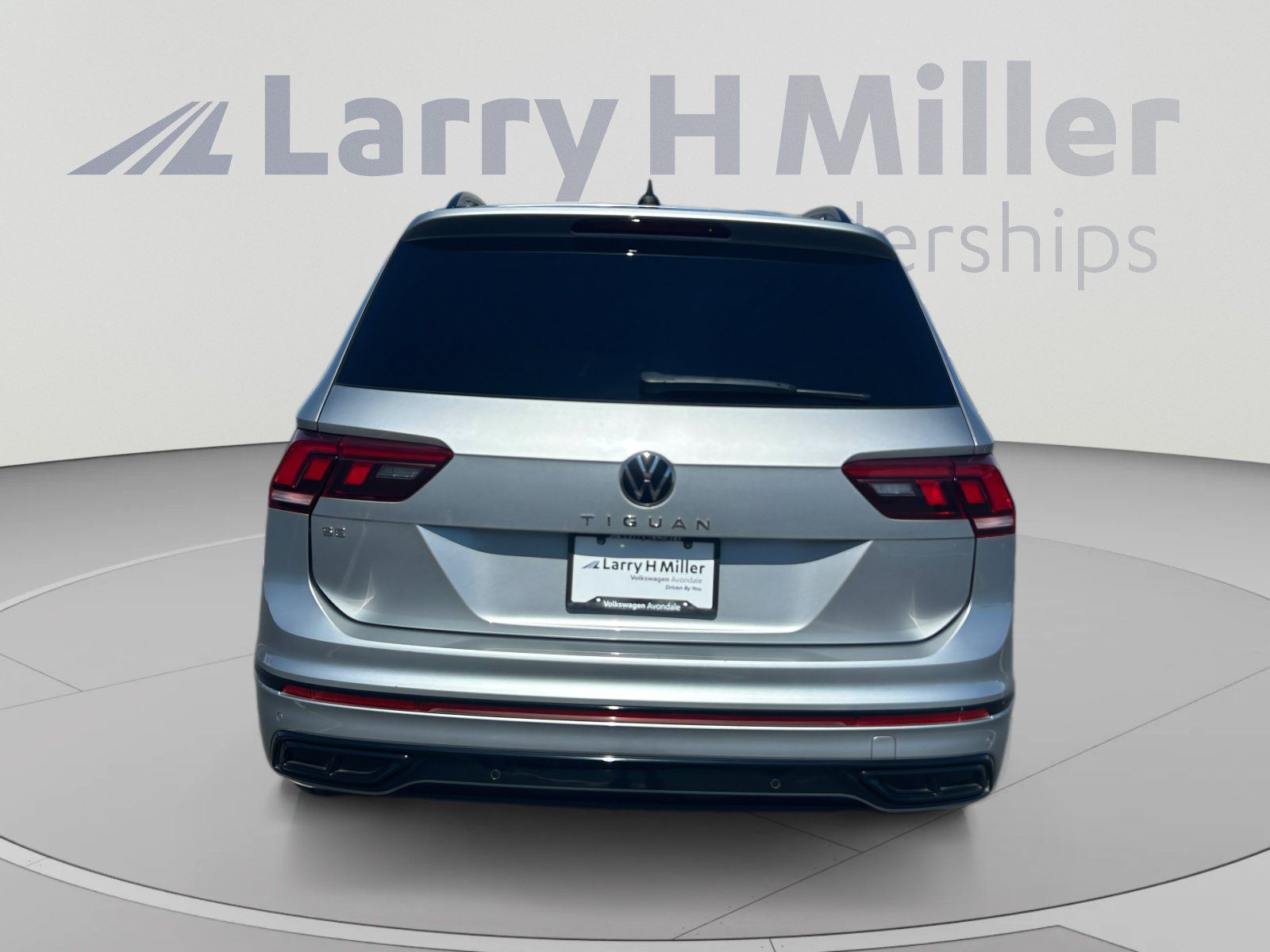 Used 2022 Volkswagen Tiguan SE R-Line FWD image 4