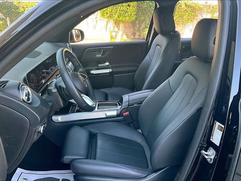 Used 2025 Mercedes-Benz GLB 250 image 7