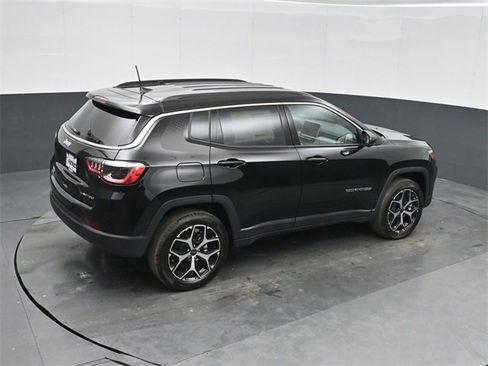 New 2026 Jeep Compass Limited w/ Mopar Graphics Package image 31