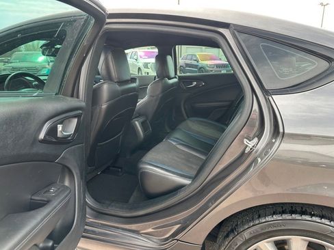 Used 2015 Chrysler 200 S FWD image 20