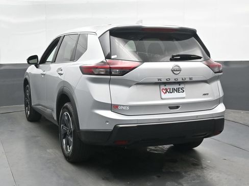 Used 2025 Nissan Rogue SV AWD/4WD image 11