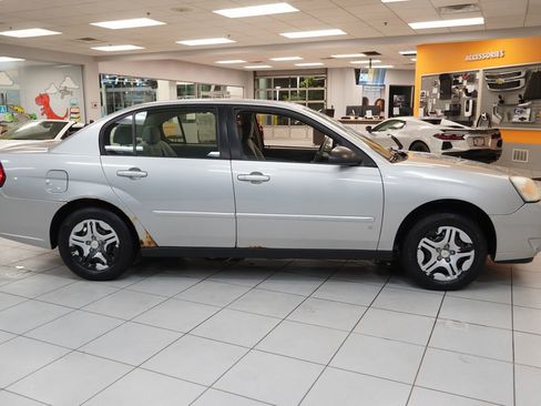 Used 2007 Chevrolet Malibu LS FWD image 12