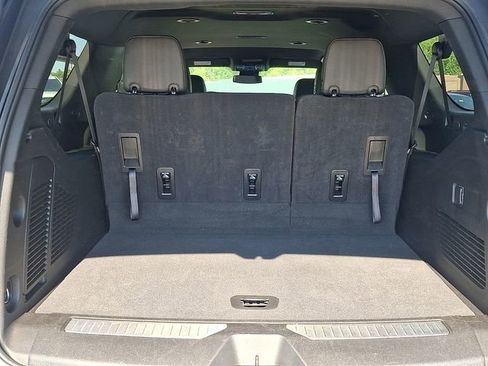 Used 2025 Chevrolet Suburban Z71 AWD/4WD image 29
