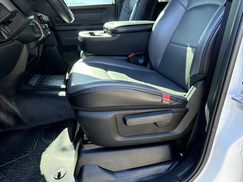 Used 2025 RAM 3500 Tradesman w/ Chrome Appearance Group image 9