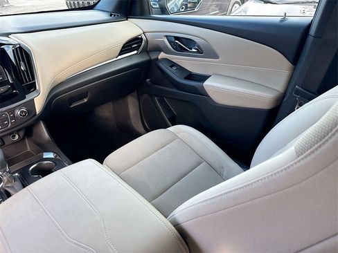 Used 2022 Chevrolet Traverse LS image 26