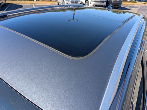 Used 2024 Volkswagen Taos SE w/ Panoramic Sunroof Package image 14