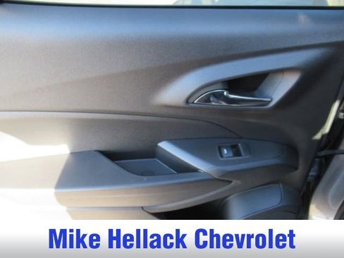 Used 2025 Chevrolet Trax LT w/ Driver Confidence Package image 16