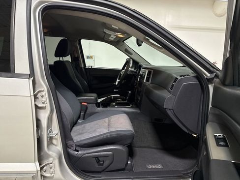 Used 2010 Jeep Grand Cherokee Laredo AWD/4WD image 19
