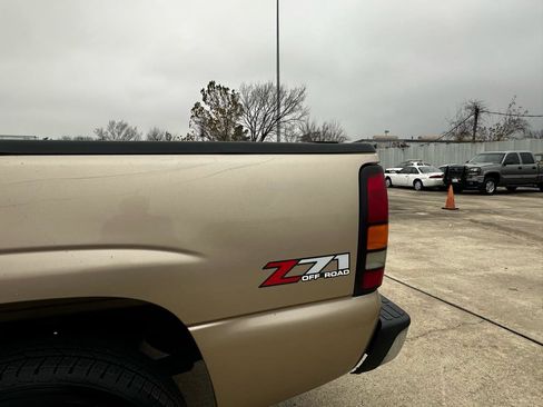 Used 2005 GMC Sierra 1500 SLE w/ Off-Road Package image 43