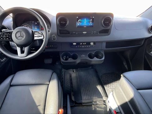 Used 2021 Mercedes-Benz Sprinter 2500 image 16