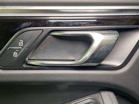 Used 2021 Porsche Macan image 38