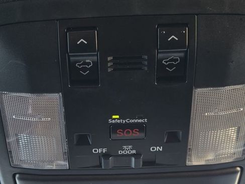 Used 2020 Lexus GX 460 Premium w/ Premium Package image 24