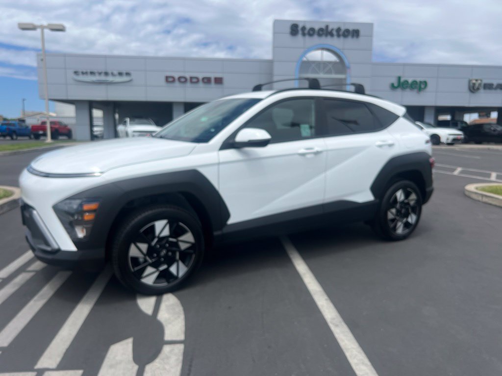 Used 2025 Hyundai Kona SEL AWD/4WD image 2