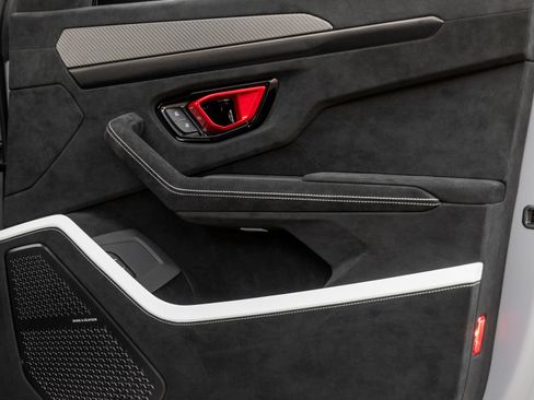 Used 2024 Lamborghini Urus Performante AWD/4WD image 58