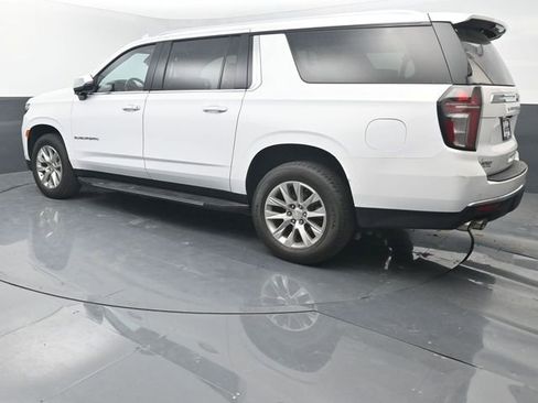 Used 2023 Chevrolet Suburban Premier RWD image 3