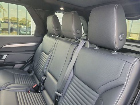 Certified 2024 Land Rover Discovery Dynamic SE image 15