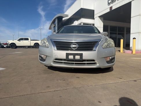 Used 2014 Nissan Altima 2.5 SV image 7