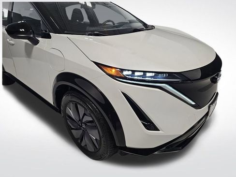 Used 2023 Nissan Ariya AWD image 10