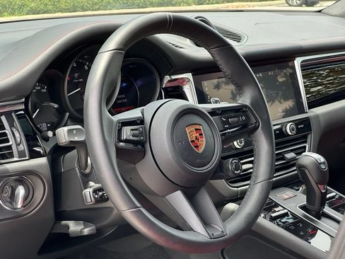 Used 2026 Porsche Macan AWD/4WD image 8
