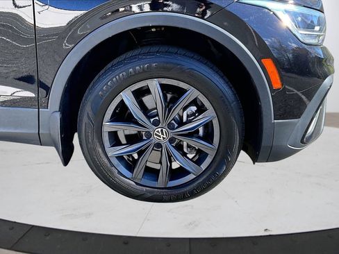Used 2022 Volkswagen Tiguan SE w/ Panoramic Sunroof Package image 33