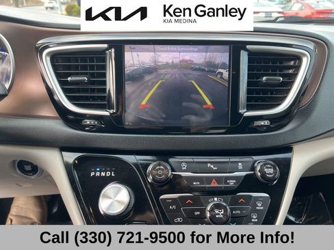 Used 2018 Chrysler Pacifica Touring-L w/ Premium Audio Group image 38