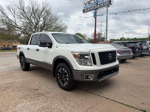 Used 2019 Nissan Titan PRO-4X w/ Pro-4x Convenience Package AWD/4WD image 2