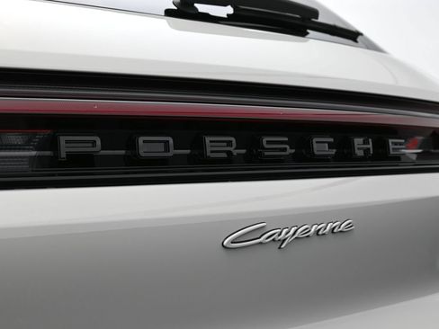 Certified 2026 Porsche Cayenne E-Hybrid AWD/4WD image 14