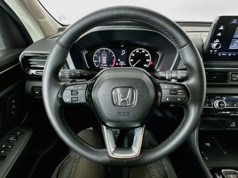 Used 2025 Honda Pilot EX-L image 11