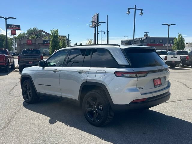 Used 2023 Jeep Grand Cherokee Altitude AWD/4WD image 4