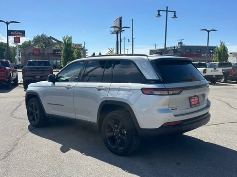 Certified 2023 Jeep Grand Cherokee Altitude AWD/4WD image 4