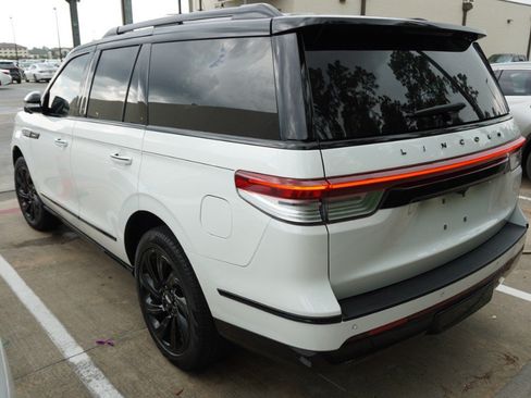 Used 2024 Lincoln Navigator Premiere AWD/4WD image 8
