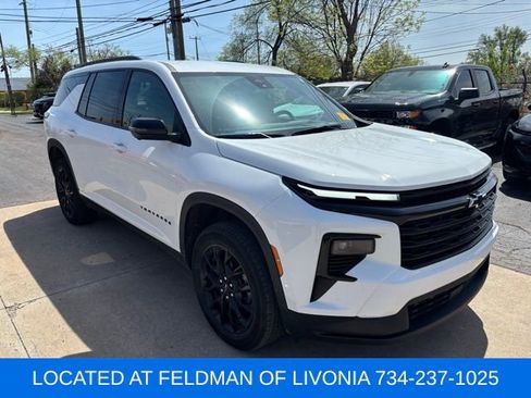 Used 2024 Chevrolet Traverse LT w/ Midnight/Sport Edition FWD image 4