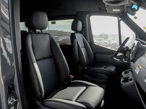 Used 2025 Mercedes-Benz Sprinter 2500 image 24