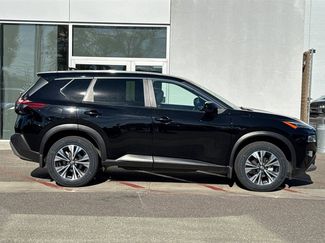 Used 2023 Nissan Rogue SV video 3
