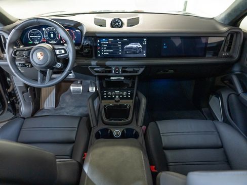 Certified 2026 Porsche Cayenne GTS AWD/4WD image 25