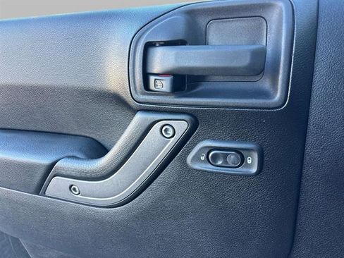 Used 2013 Jeep Wrangler Freedom Edition image 18